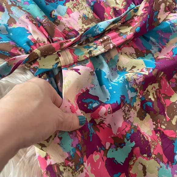Presley Skye Silk Belted Dress Multicolor Short Sleeve Size Small With Pockets - Picture 3 of 6